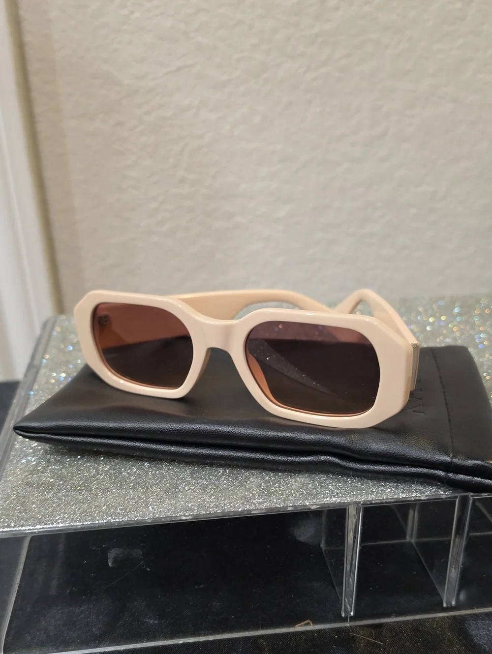 Quay Australia Hyped Up Square Sunglasses- Pink